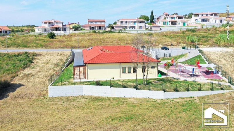 Contemporary prefabricated kindergarten in Vižinada