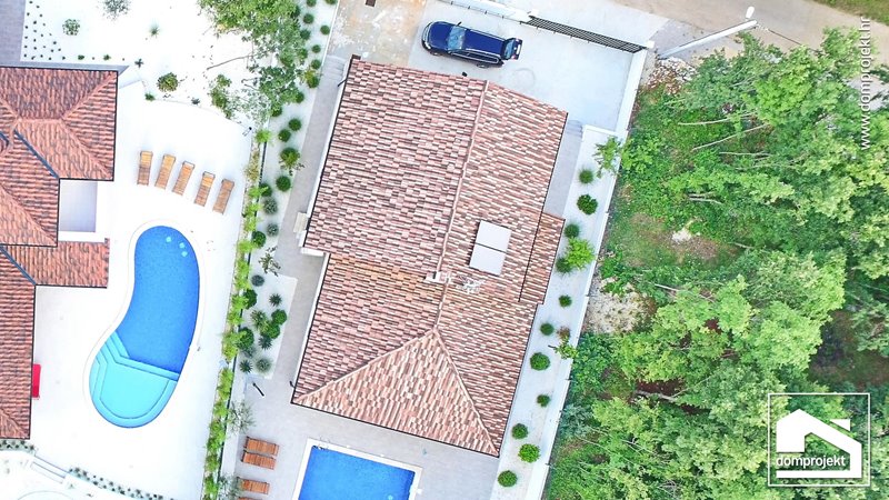 Modern prefab house with pool in Belavići