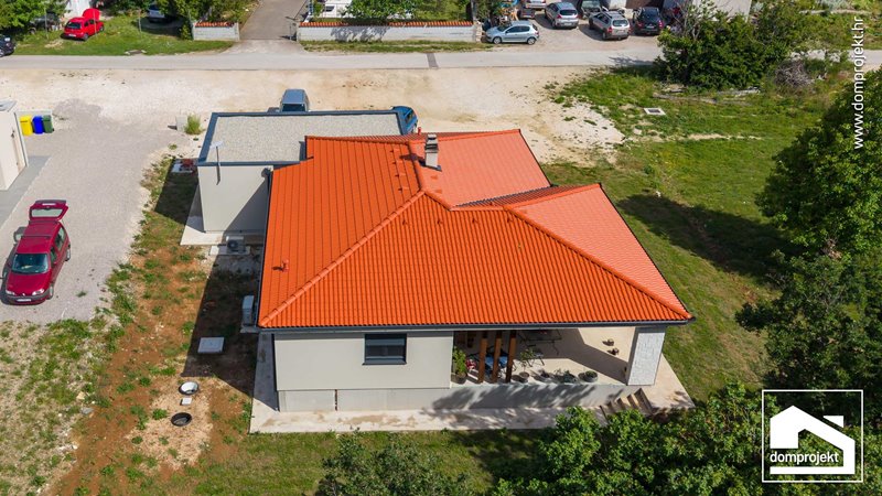Contemporary prefab house in Labin