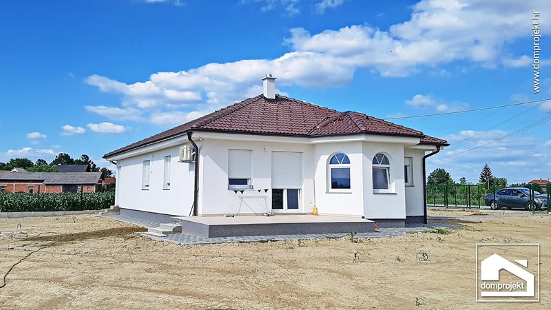 Modern prefab bungalow in Peskovec