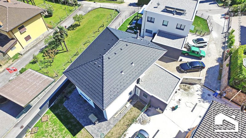 High-quality two-storey prefab house in Riva San Vitale