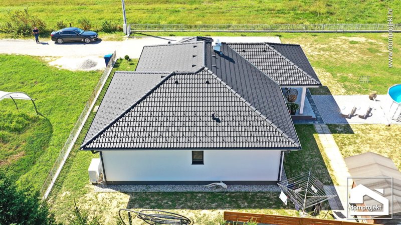 Family prefab house in Brezje