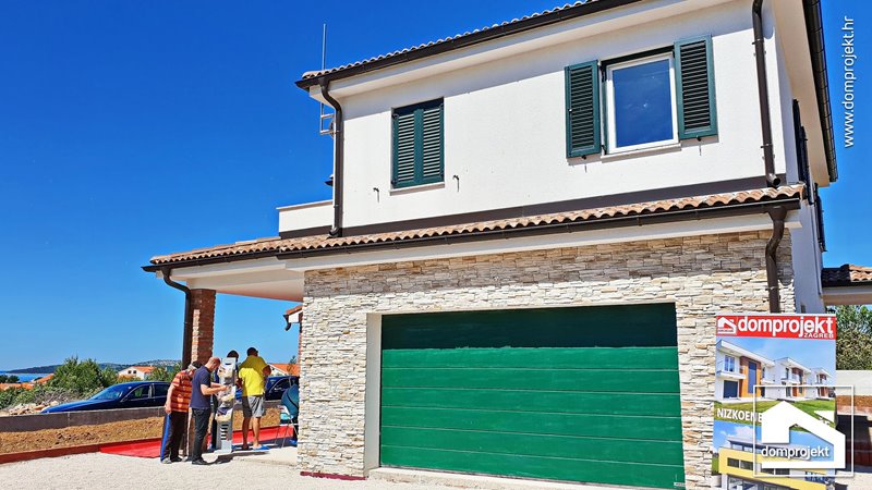 Family prefab house in Brodarica