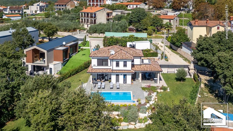 Prefab house with pool in Baderna