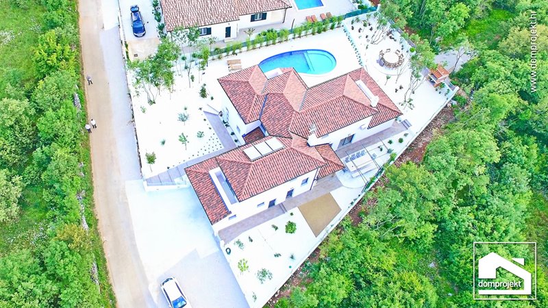 Prefab house with pool in Belavići