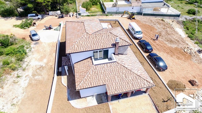 Energy-efficient prefab house in Brodarica