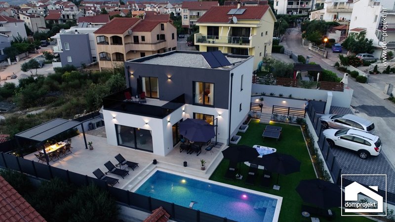 Prefab house with pool in Brodarica