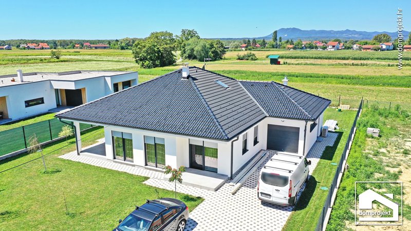 Modern prefab bungalow in Donji Stupnik