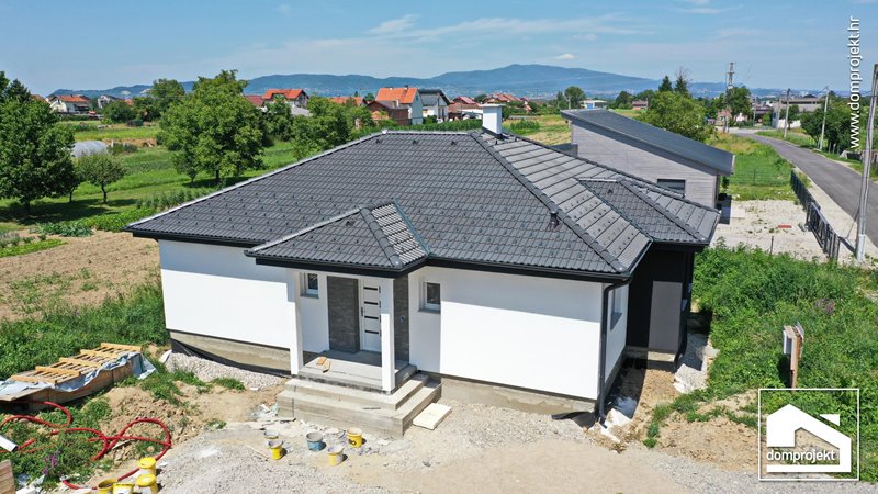 Modern prefab bungalow in Gornji Stupnik