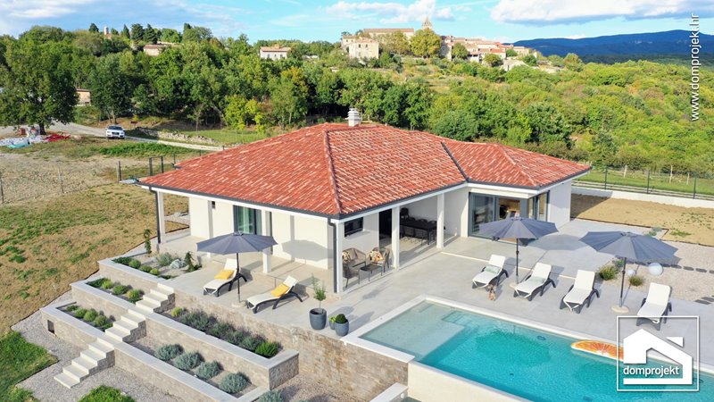 Prefab house with pool in Hum