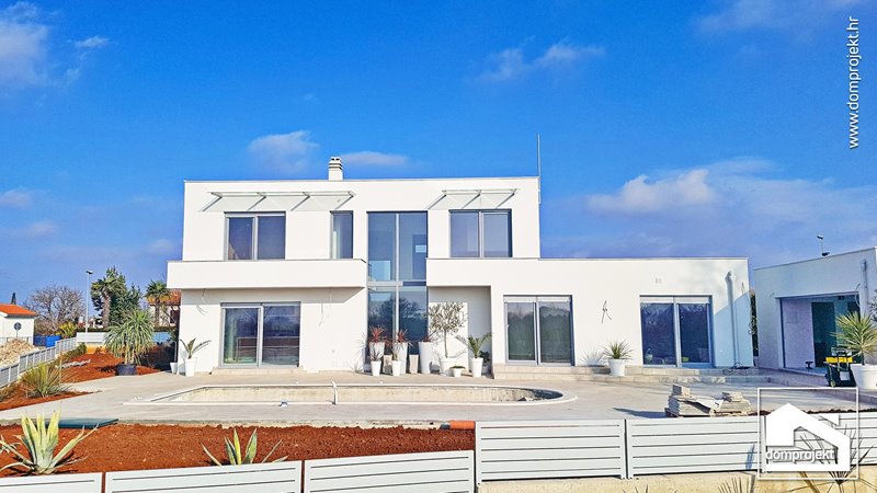 Prefab house with pool in Poreč