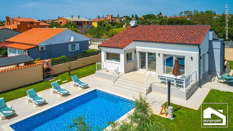 Prefab house with pool in Pula
