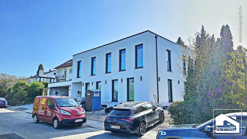 Modern two-storey prefab house in Reutlingen