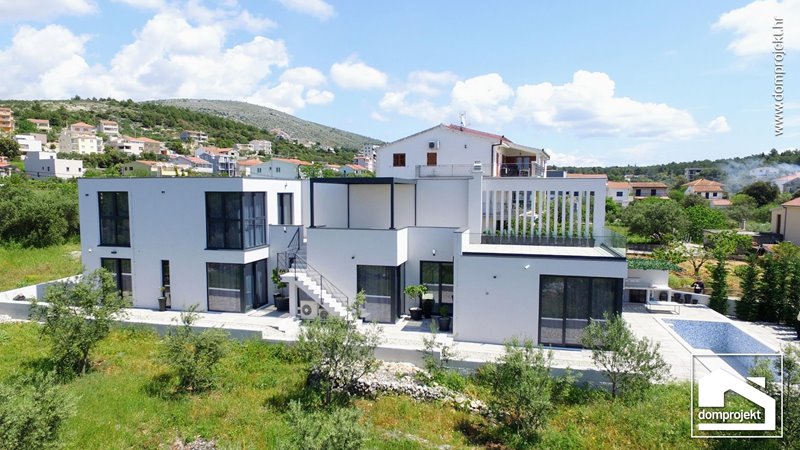 Prefab house with pool in Seget Vranjica