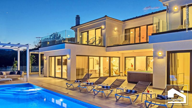 Prefab house with pool in Sinj