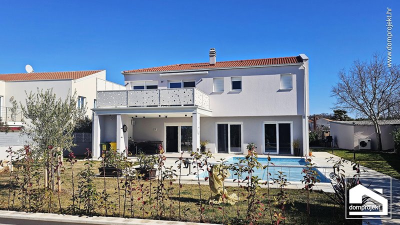 Prefab house with pool in Sošići