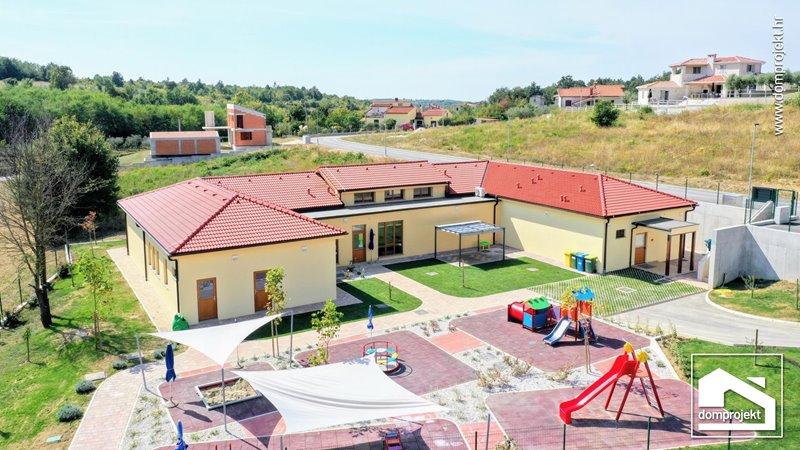 Modern prefabricated kindergarten in Vižinada