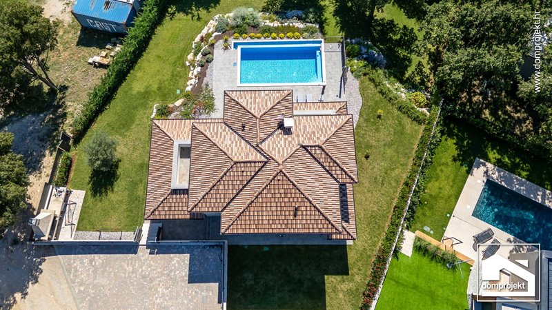 Modern prefab house with pool in Baderna