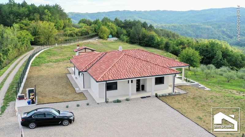 Modern prefab house with pool in Hum