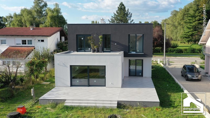 Contemporary prefab house in Ivanić-Grad