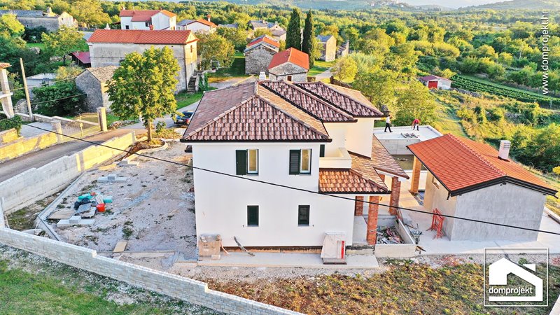 Modern prefab house with pool in Šorgi