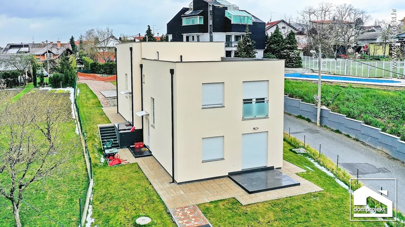 Contemporary prefab house in Zagreb