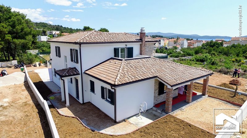 Energy-efficient two-storey prefab house in Brodarica