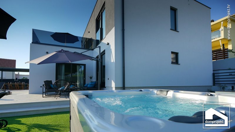 Modern prefab house in Brodarica