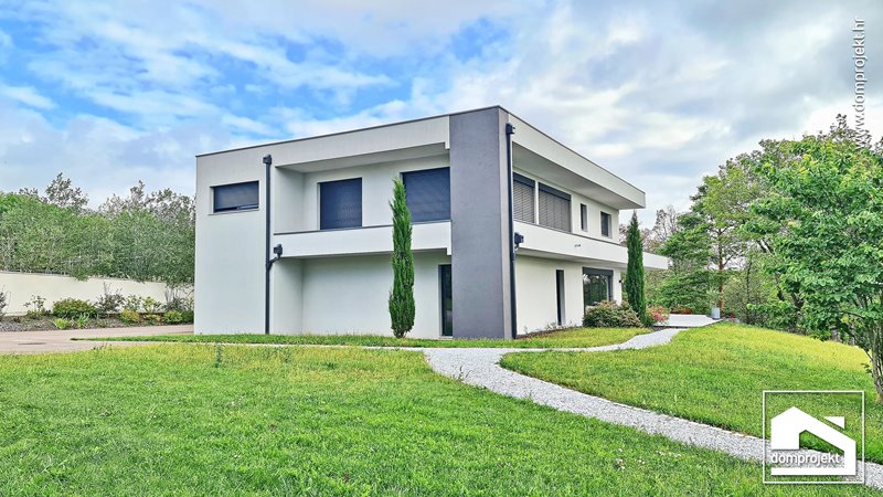 Contemporary two-storey prefab house in Dijon