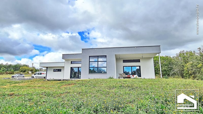 Contemporary prefab house in Dijon