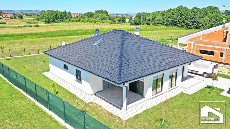 Contemporary prefab bungalow in Donji Stupnik