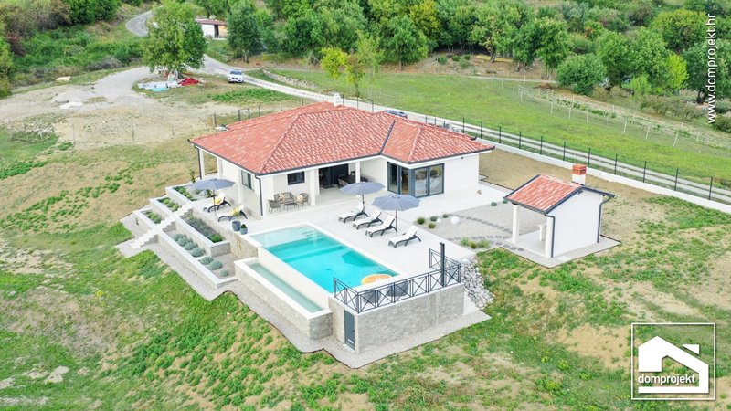 Energy-efficient prefab house with pool in Hum