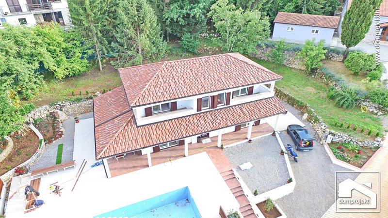 Energy-efficient prefab house with pool in Lovran