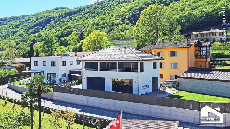 Prefab house in Riva San Vitale