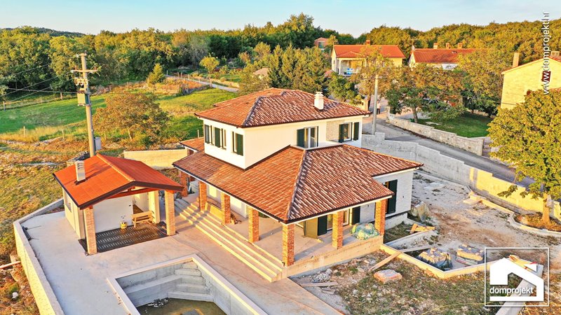 Energy-efficient prefab house with pool in Šorgi