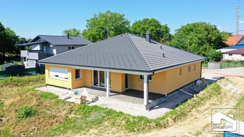Contemporary prefab house in Zagreb
