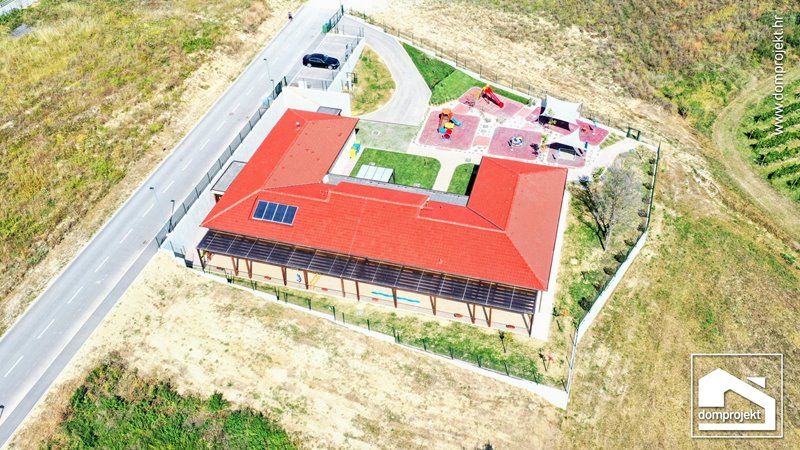 Energy-efficient prefabricated kindergarten in Vižinada