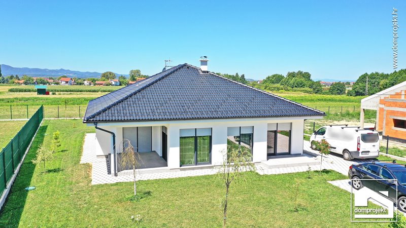 Modern prefab house in Donji Stupnik