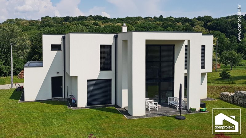 Modern prefab house in Selnica