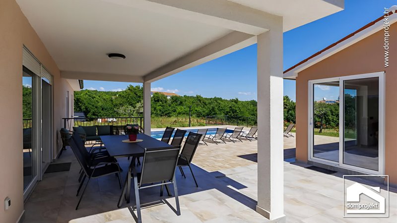 Contemporary prefab bungalow in Kunj