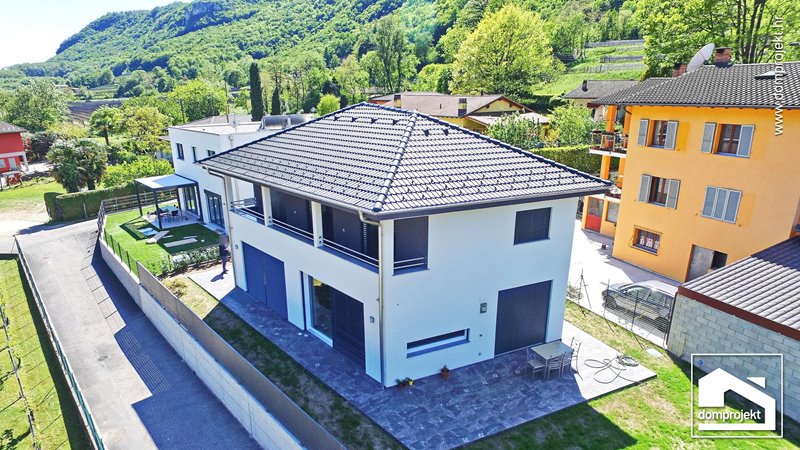 Energy-efficient two-storey prefab house in Riva San Vitale