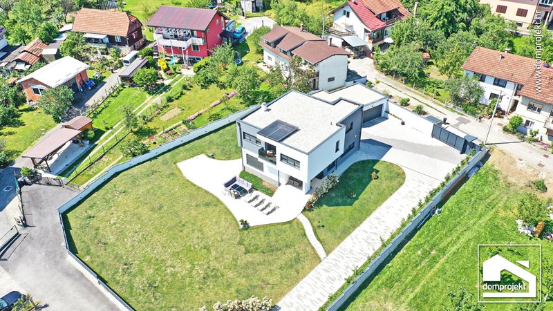 Energy-efficient two-storey prefab house in Zagreb