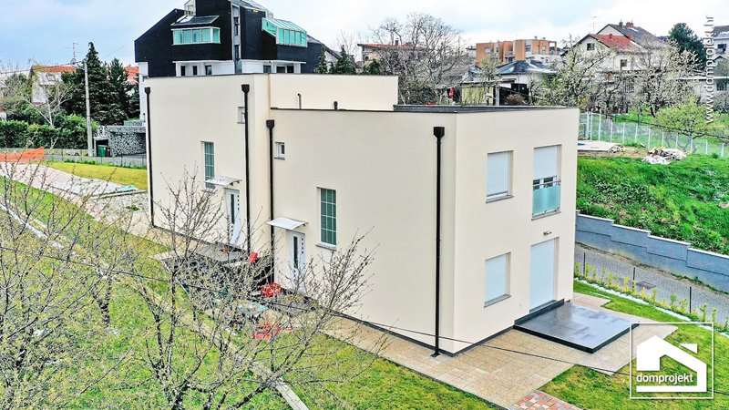 Energy-efficient two-storey prefab house in Zagreb