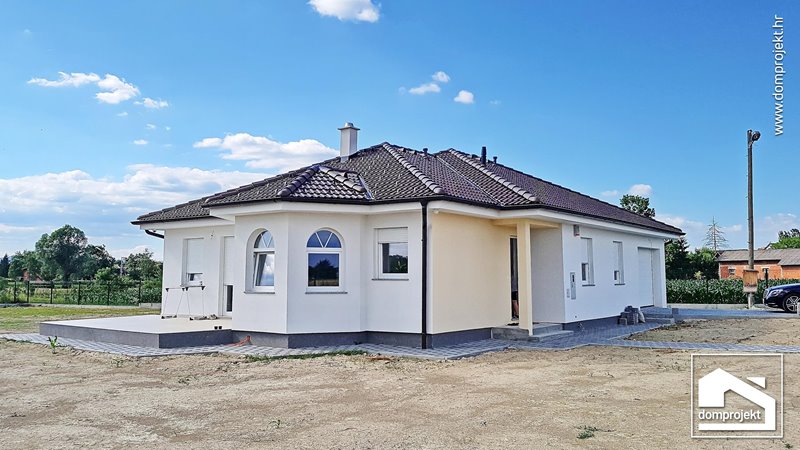 Modern prefab house in Peskovec