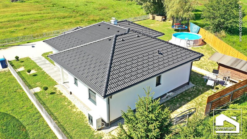 Family prefab bungalow in Brezje