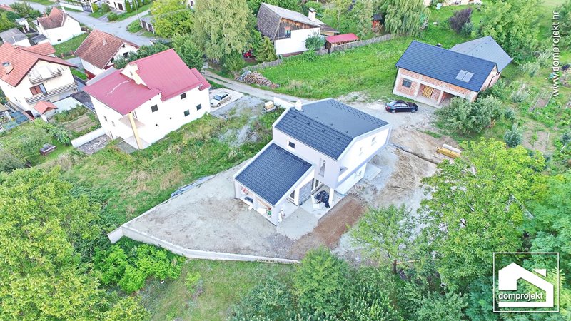 Family two-storey prefab house in Požega