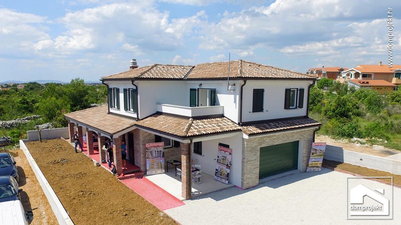 Modern two-storey prefab house in Brodarica